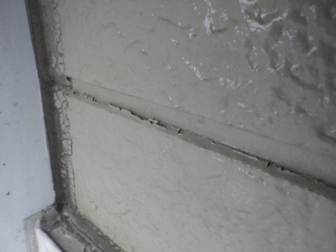 各所にこんな塗膜剥離が発生している