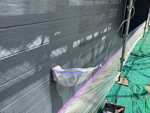 外壁下塗りシーラー塗装です。