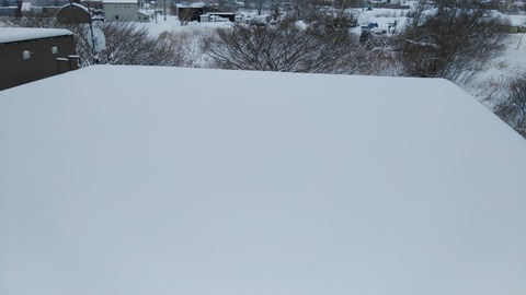屋根の雪、思ったよりある