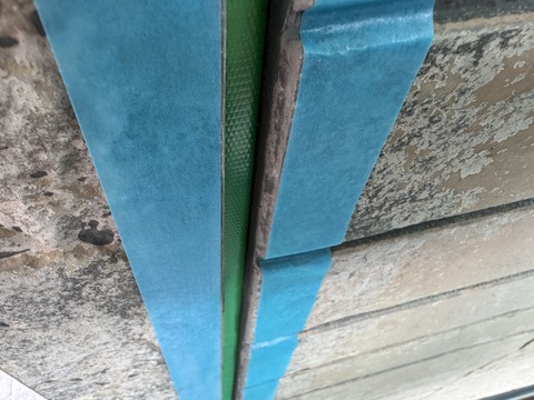 シーリング撤去、底面ボンドブレーカー取付け