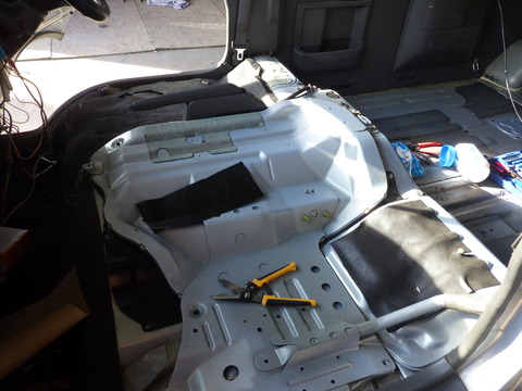 運転席も外すとさっぱりしますね^^