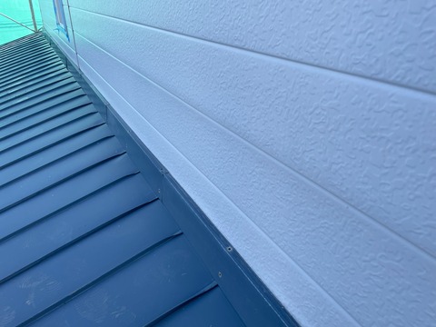 下屋と壁の収まりもおかしい？