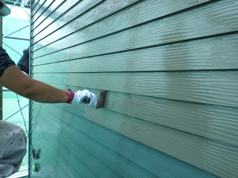 外壁中塗り後の上塗り