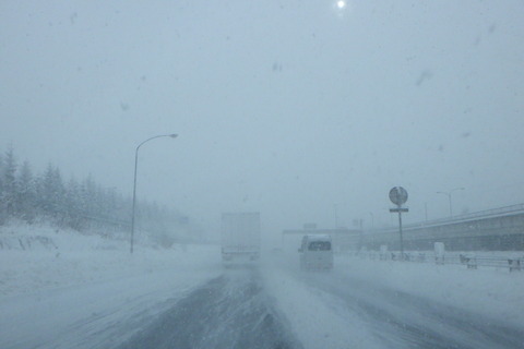 強烈な吹雪ですが今日しか都合が取れなかった