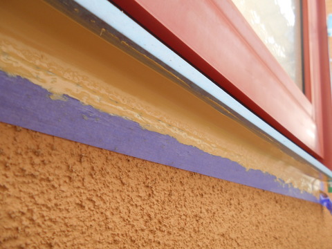 既存シーリングの倍以上の厚みと幅を持たせています