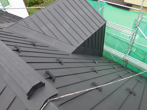 屋根黒色サビ止め完了