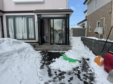 まだ雪が残っています