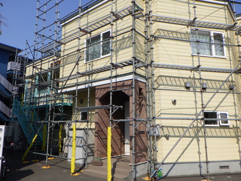 足場は外注に依頼
