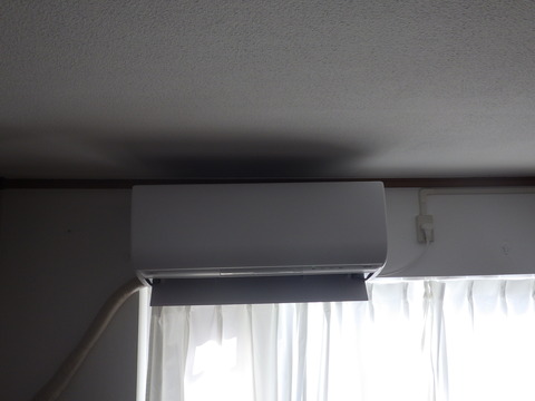 左側が下がって取り付けてある( ゚Д゚)