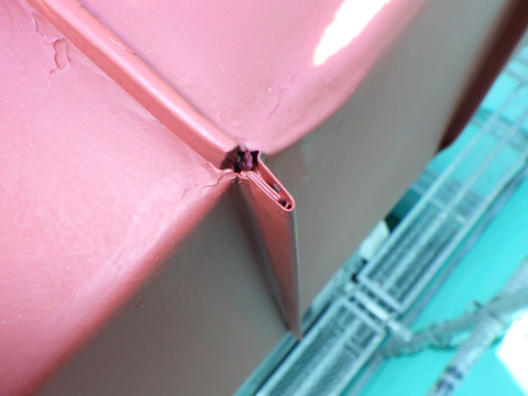 屋根折り返しに隙間