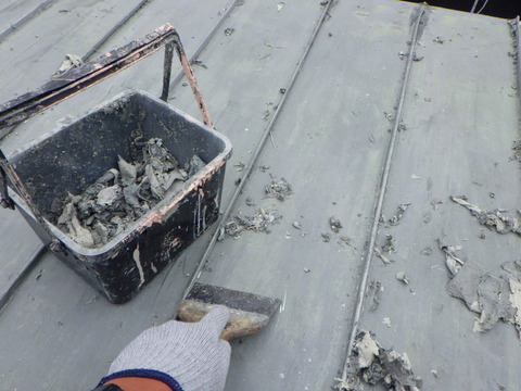 細かい所は金へらを使います