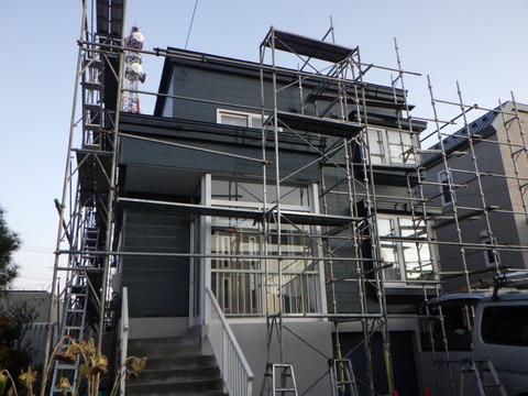 足場解体を残すのみ