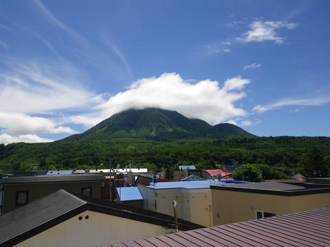 尻別岳、山頂雲かかってますね