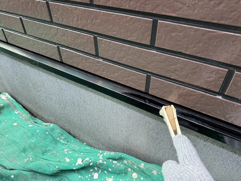 アルミ水切りも塗装します
