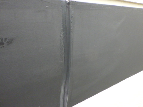 隙間をシーリングで塞ぎます