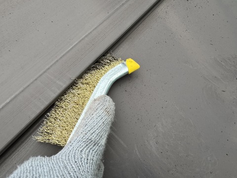 横張トタン隙間研磨