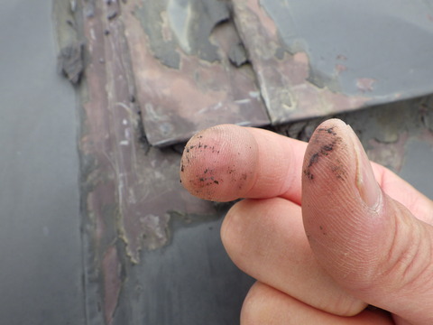 かなり昔に使われていた油性コーキングのような？