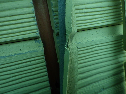 サイディング目地部のシールが切れる理由