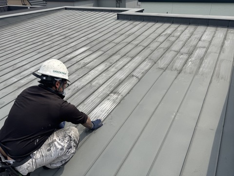 屋根トタン研磨下地処理