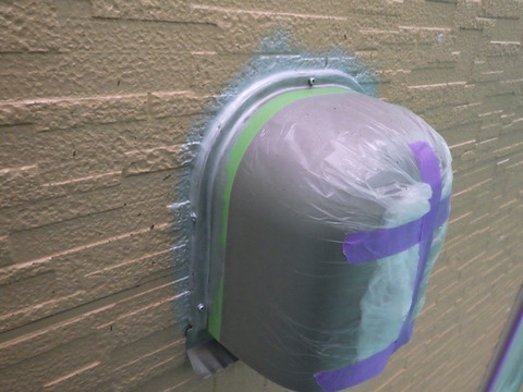 換気口廻りにはシリコンシーリング