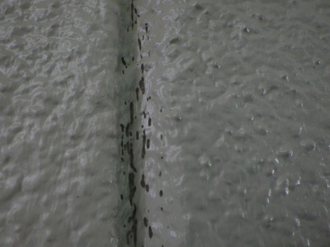 ブリードが発生している所に