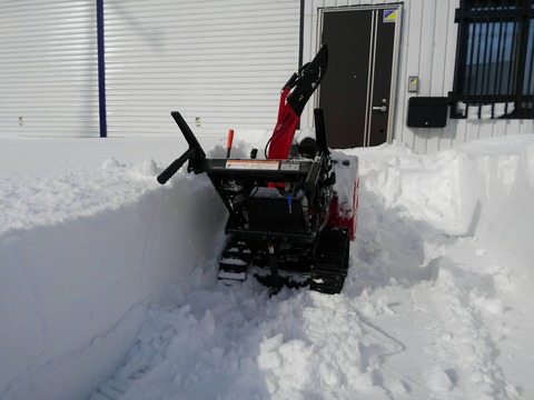この積雪でもグングン除雪してくれます