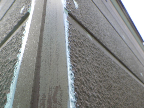 コーナー材のブリードと剥離