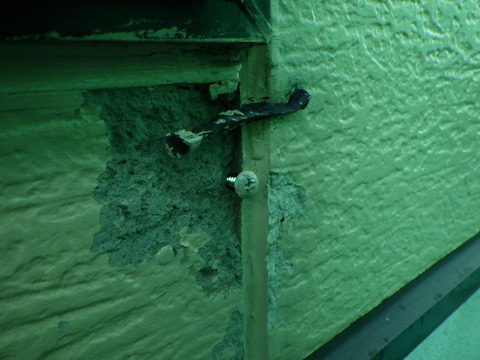窓下水切り跡の欠損
