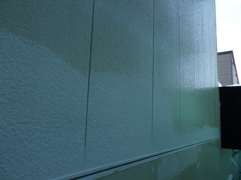 補修箇所は微弾性フィラーを厚付けして段差を補修