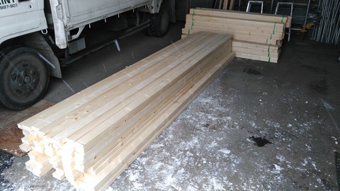 12フィートの2×4材200本