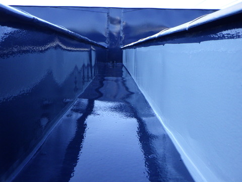 平屋根塗装の数倍の厚みがあります