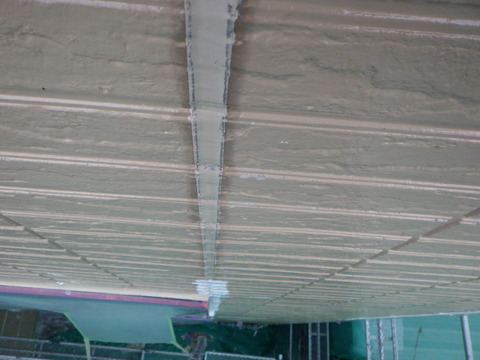 増し打ちシーリング後のはみ出したブリード