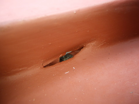 氷割りの際に出来た穴でしょうか？