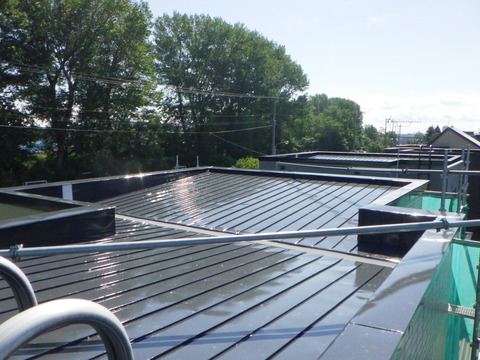 屋根ハイソリッドシリコン塗料仕上げ