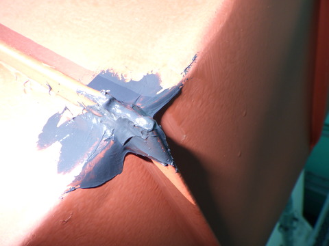 隙間にシーリングを充填