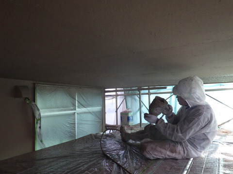 厳重装備していないと吹付けはメチャメチャ汚れます^^;