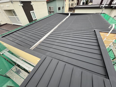 屋根黒色サビ止め塗装