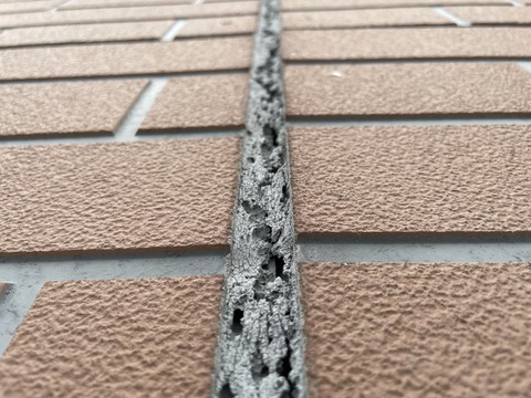 シーリングはボロボロです