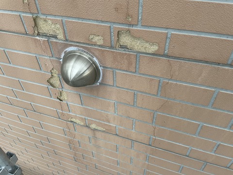 浴室換気口廻りがボロボロです