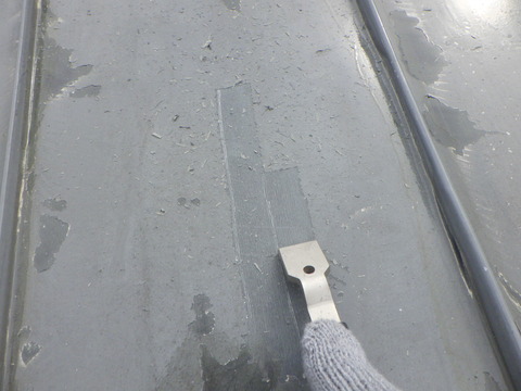 既存塗膜がパリパリ剥がれる？