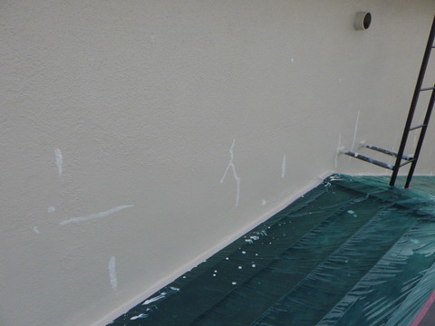 中塗り後に再度凹凸補修