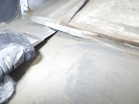 シーリングに隙間アリ