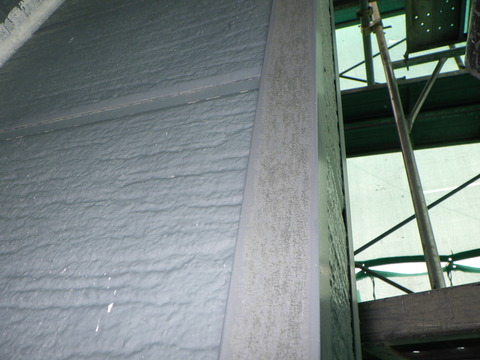 コーナー材のブリード汚染