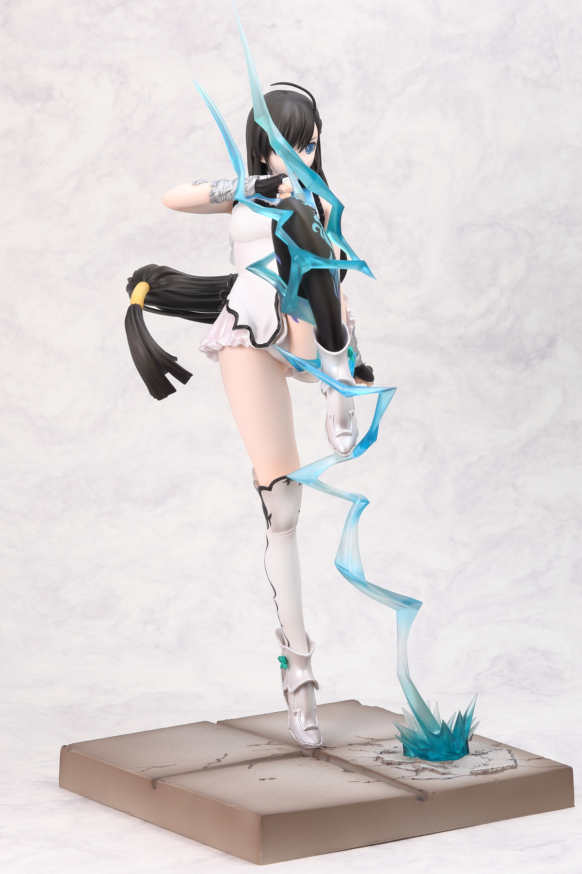 ブレードアークス from シャイニングEX 白き雷龍 パイロン ブレードアークス from シャイニングEX 白き雷龍 パイロン