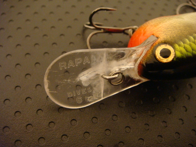 割れたリップの修理 Green Eyes Lure