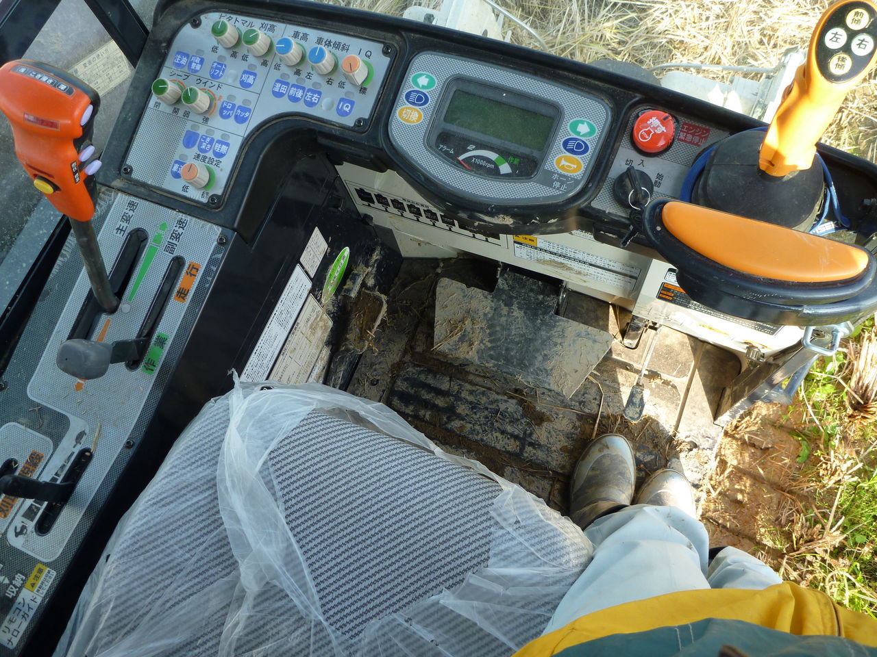 最新型キャビン付コンバイン登場です 農場日誌 会津野たより