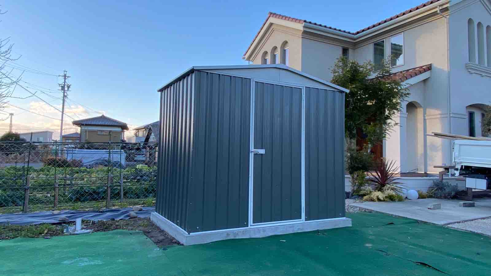 人気のユーロ物置 2基施工しました グリーンサムズアップの庭log Into Green