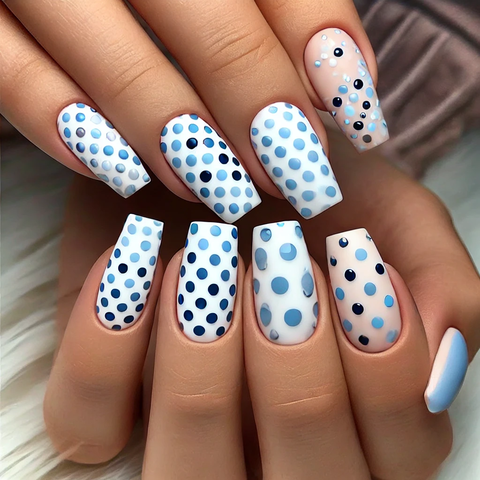 ブルーの水玉模様