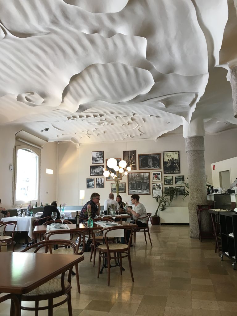 バルセロナに行ってきた カサ ミラ編 It S A Small World