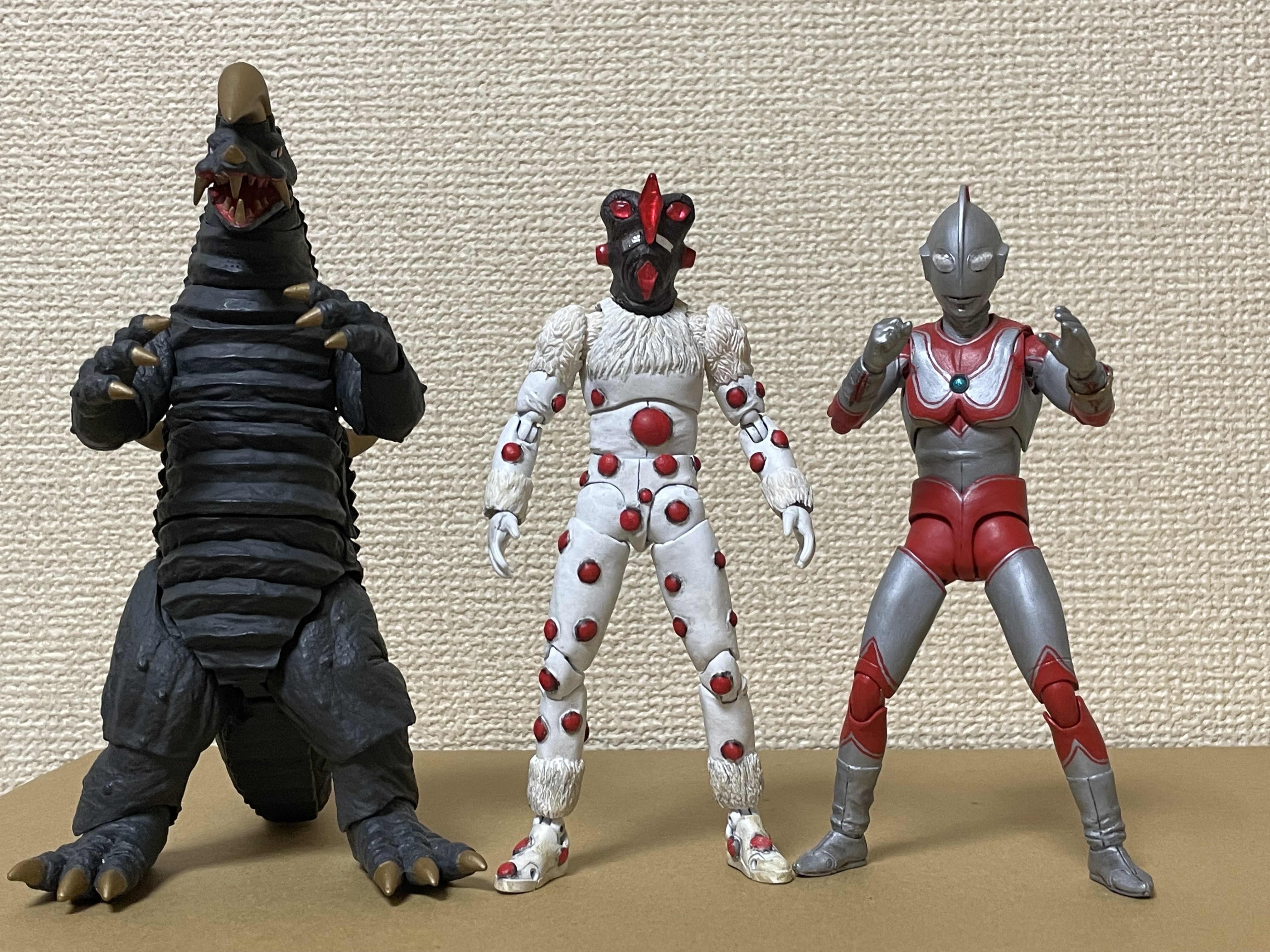 怪獣 ウルトラマン ソフビ 改造 リペイント ナックル星人 - メルカリ